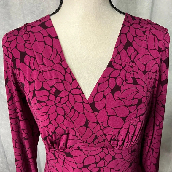 Merona Raspberry & Black Floral Print 3/4 Sleeve Blouse with Built-In Shapewear - Picture 2 of 12